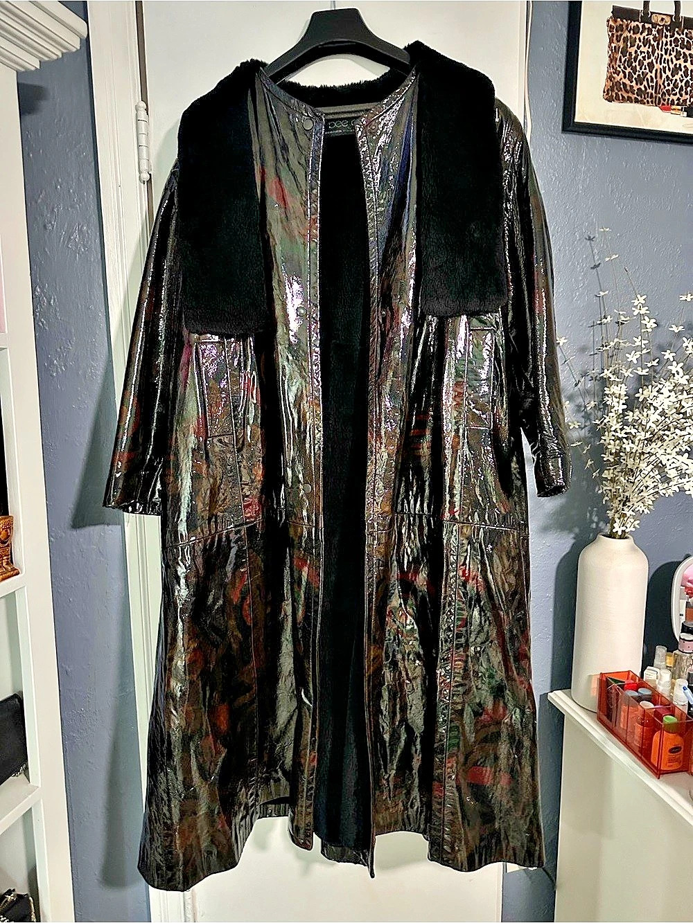 Bee Dee Glossy Faux-Fur Collar Trench Coat in Black & Brown